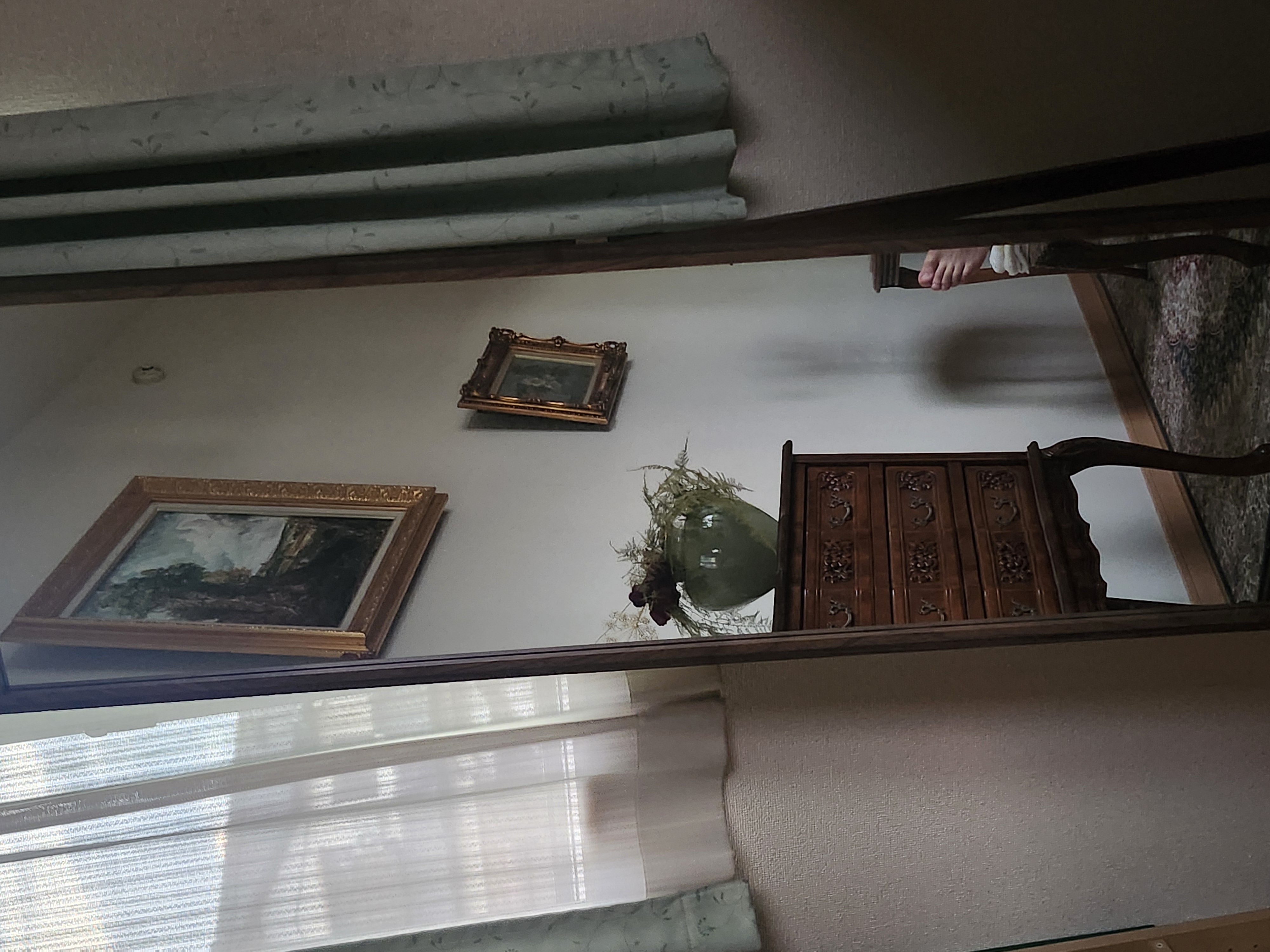 スレッドヘッダー画像: 自分の部屋
夕方になると、ノスタルジックな感じになるから居心地いい....

少し不気味な感じもあるけど