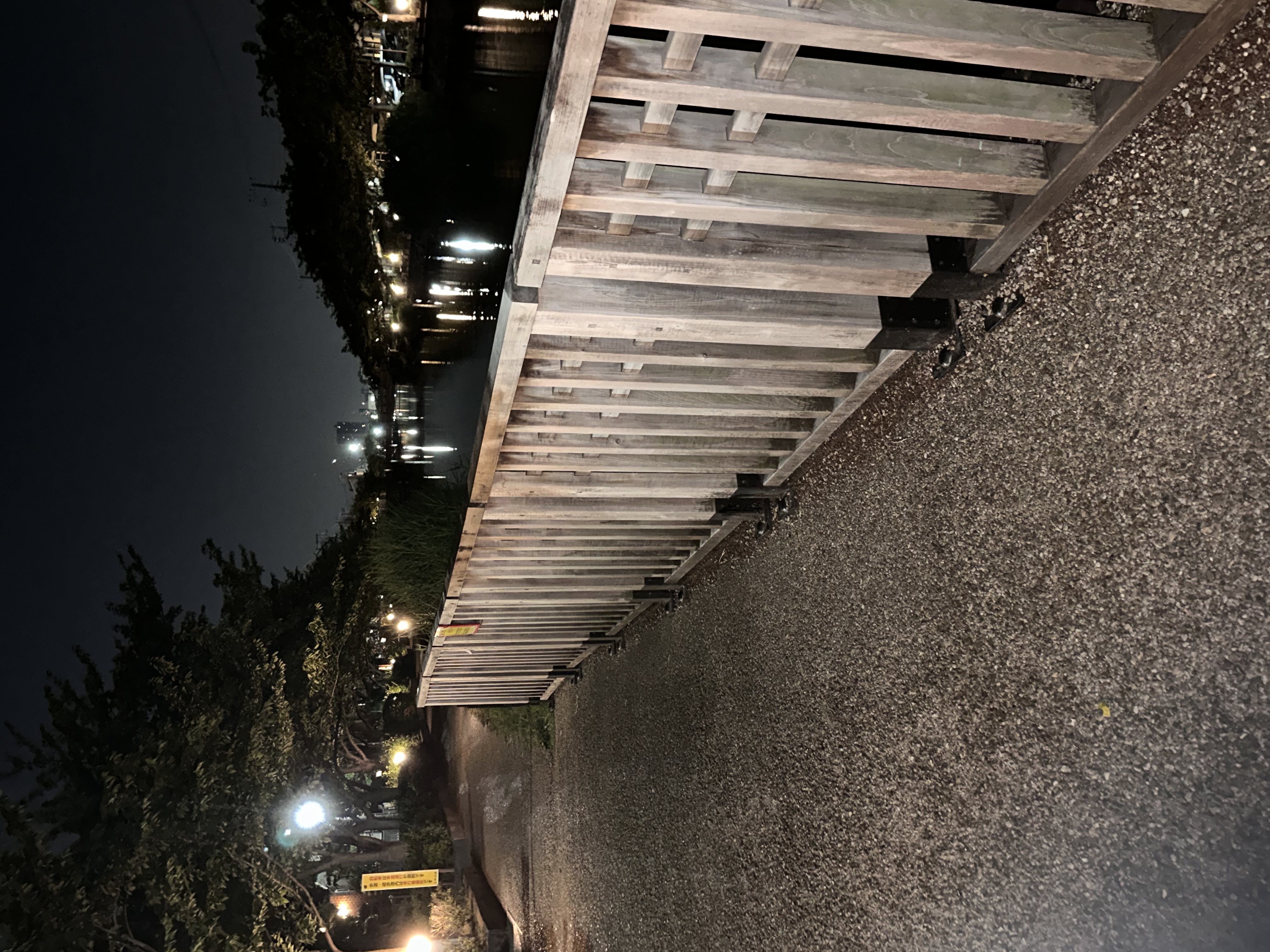 スレッドヘッダー画像: 家の近くの川沿い！夜の散歩に適しすぎている