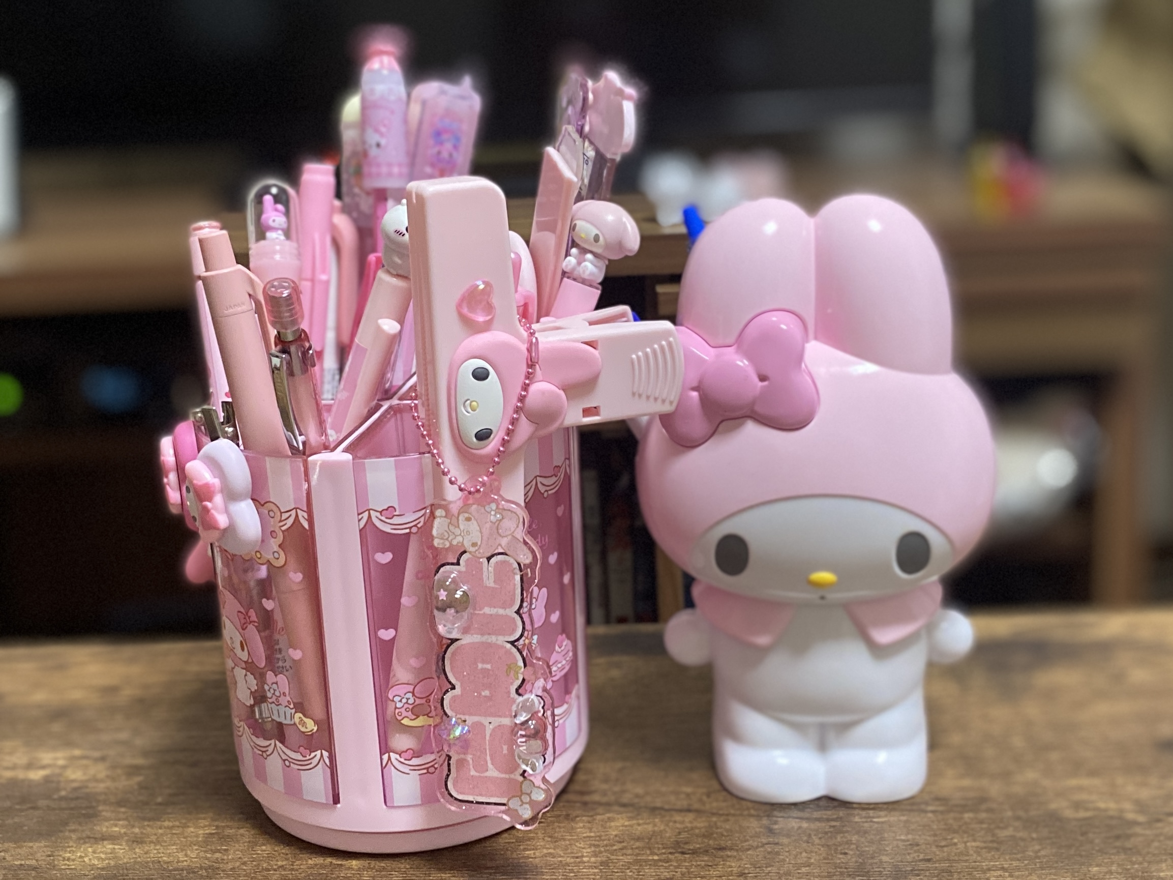 スレッドヘッダー画像: うちのペン立て可愛いすぎない！？