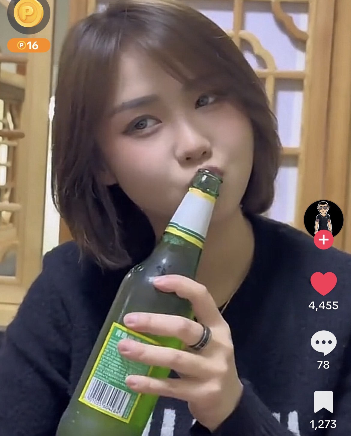 スレッドヘッダー画像: 中国の董赤赤ってYouTuber、彼氏のために瓶をペットボトルで開けて瓶にキスしてる所、ワイルドじゃね?
