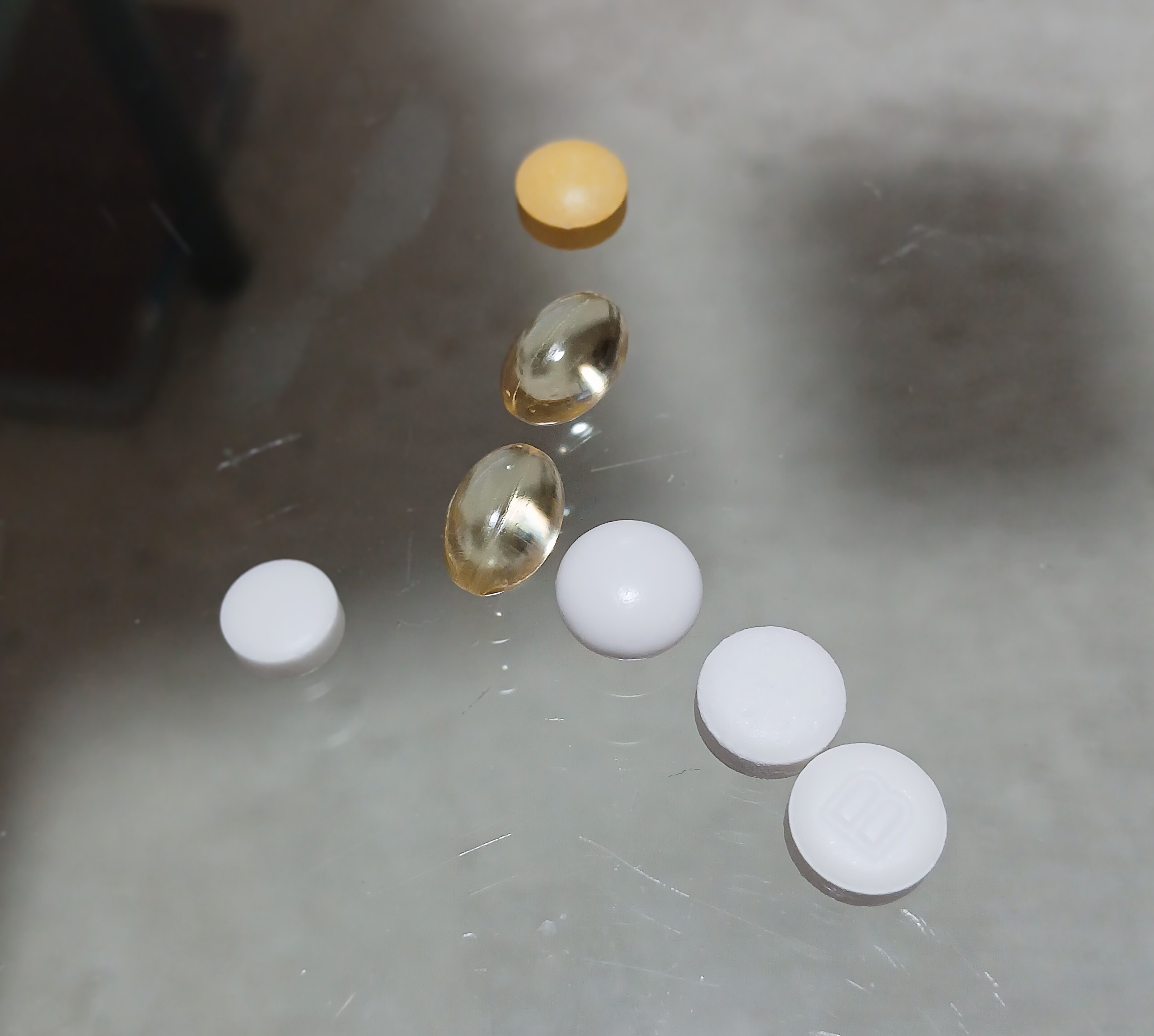 スレッドヘッダー画像: お薬とサプリ。少ない方。