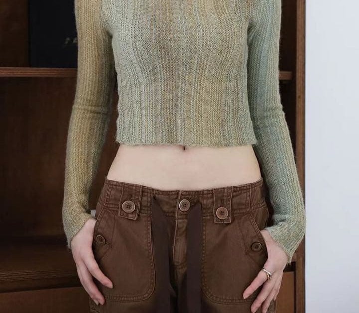 スレッドヘッダー画像: こういう生地分厚くて長袖なのにへそ出しの服ほんとに好きなんだよな
着る側だけど