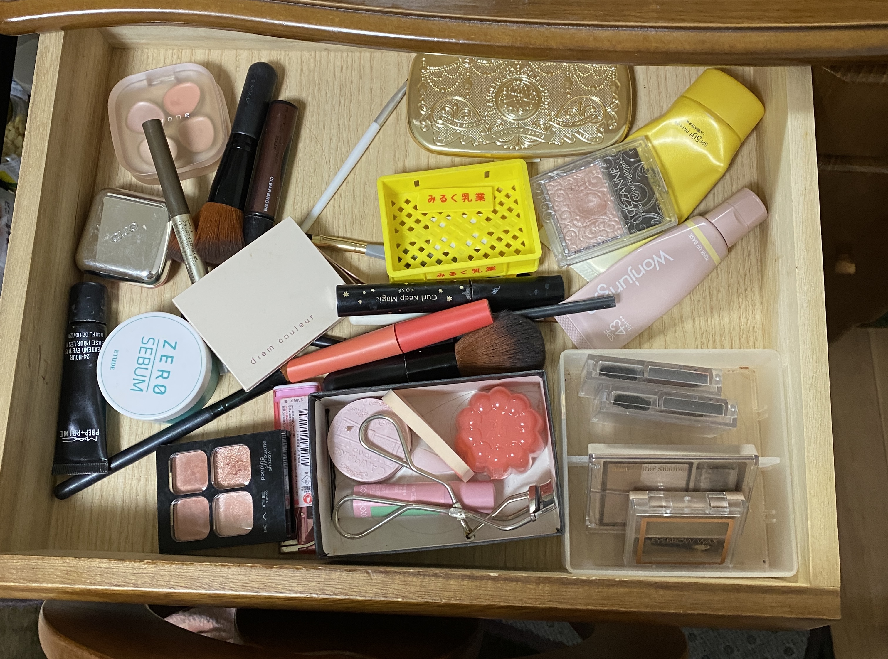 スレッドヘッダー画像: ドレッサーの中身ヤバすぎ…
美容もコスメも大好きだったのに