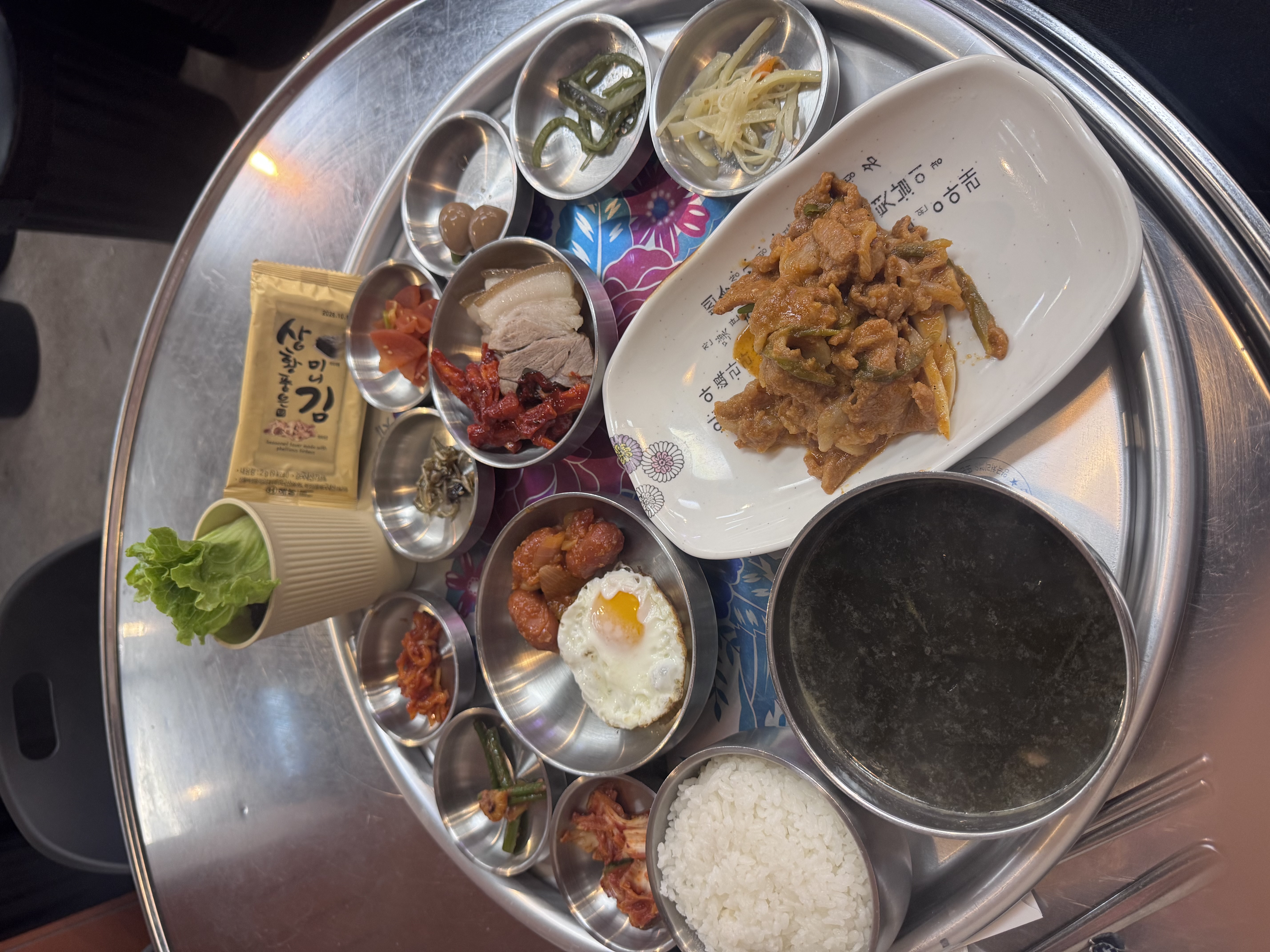 スレッドヘッダー画像: 昼飯。とにかく品数おおい。