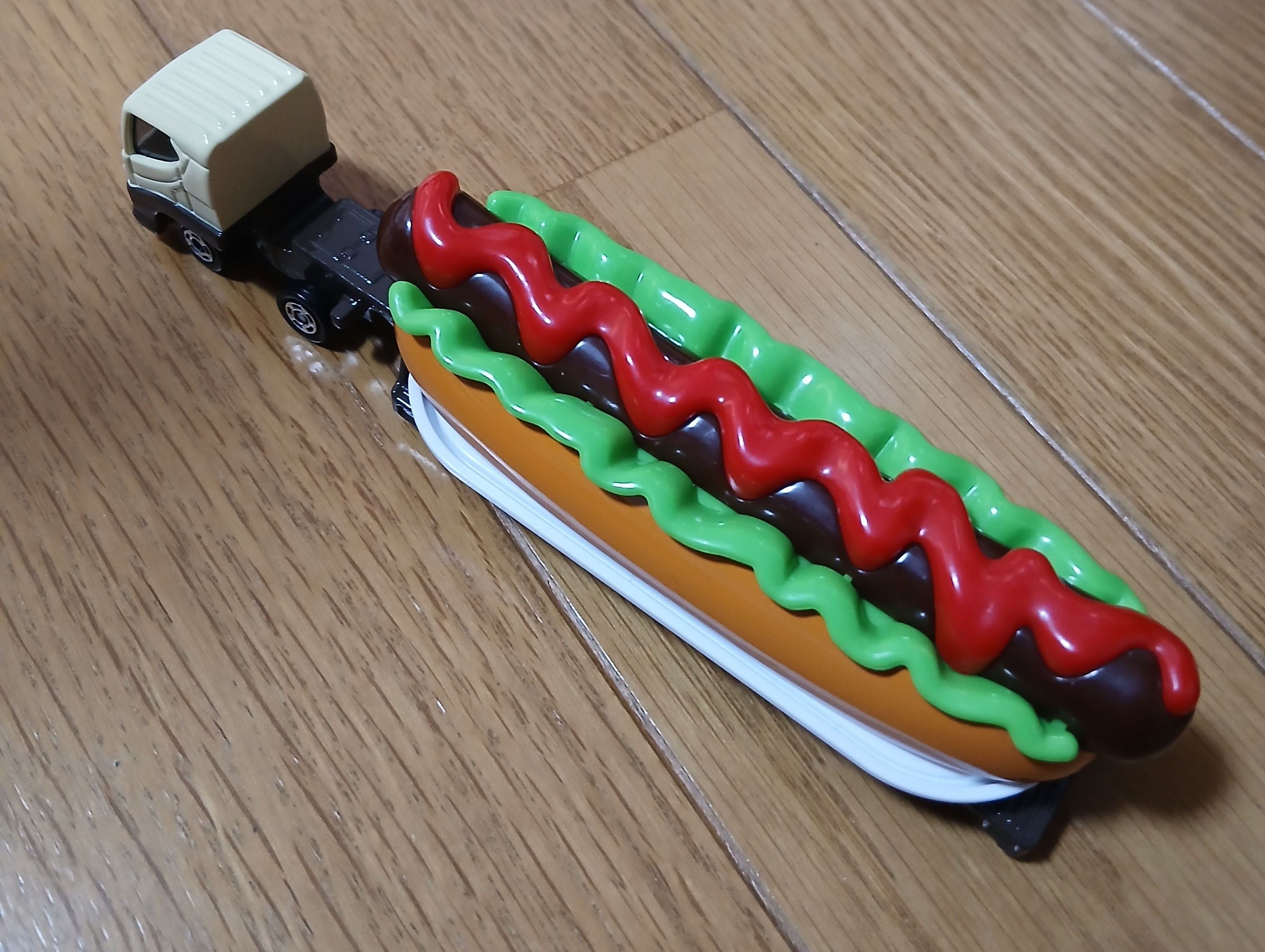 スレッドヘッダー画像: クレーンゲームで取ったけど何これ意味わかんな～い