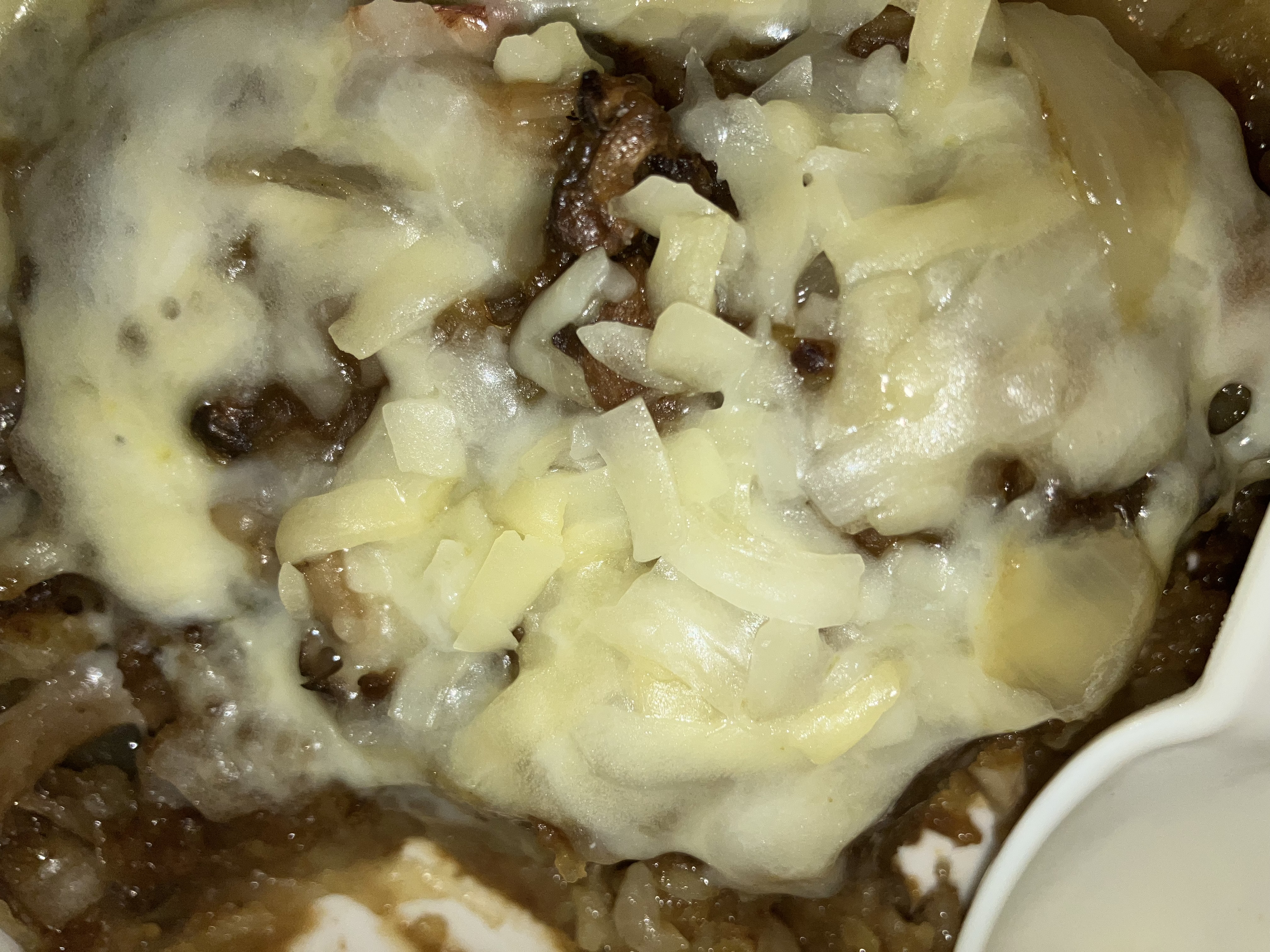 スレッドヘッダー画像: カレーまん作ろうとして、チーズかけてそのまま食べることとなった。