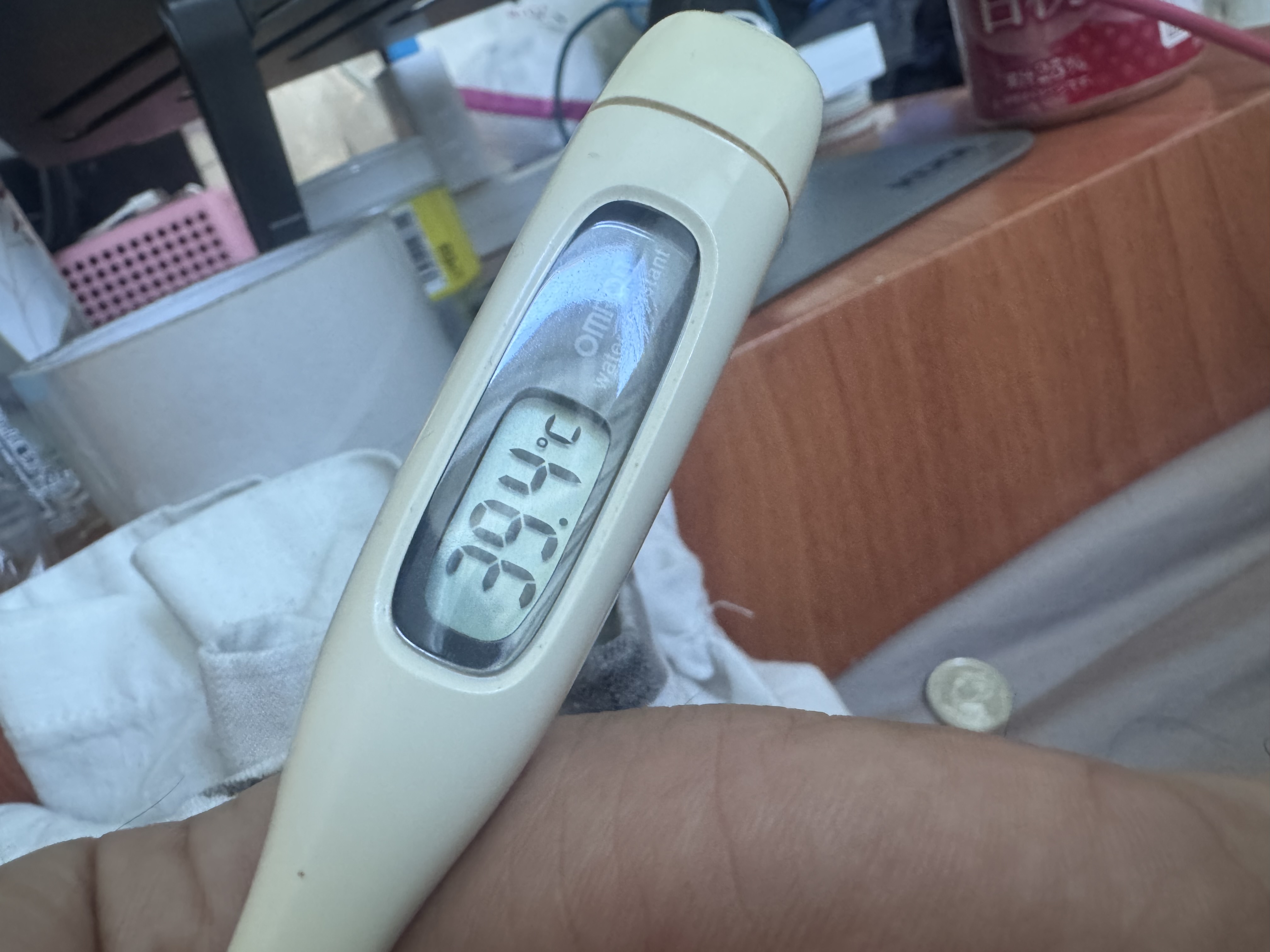 スレッドヘッダー画像: さすがに病院いくことにした。なんかハイになってきた。苦しくないのが逆に怖い