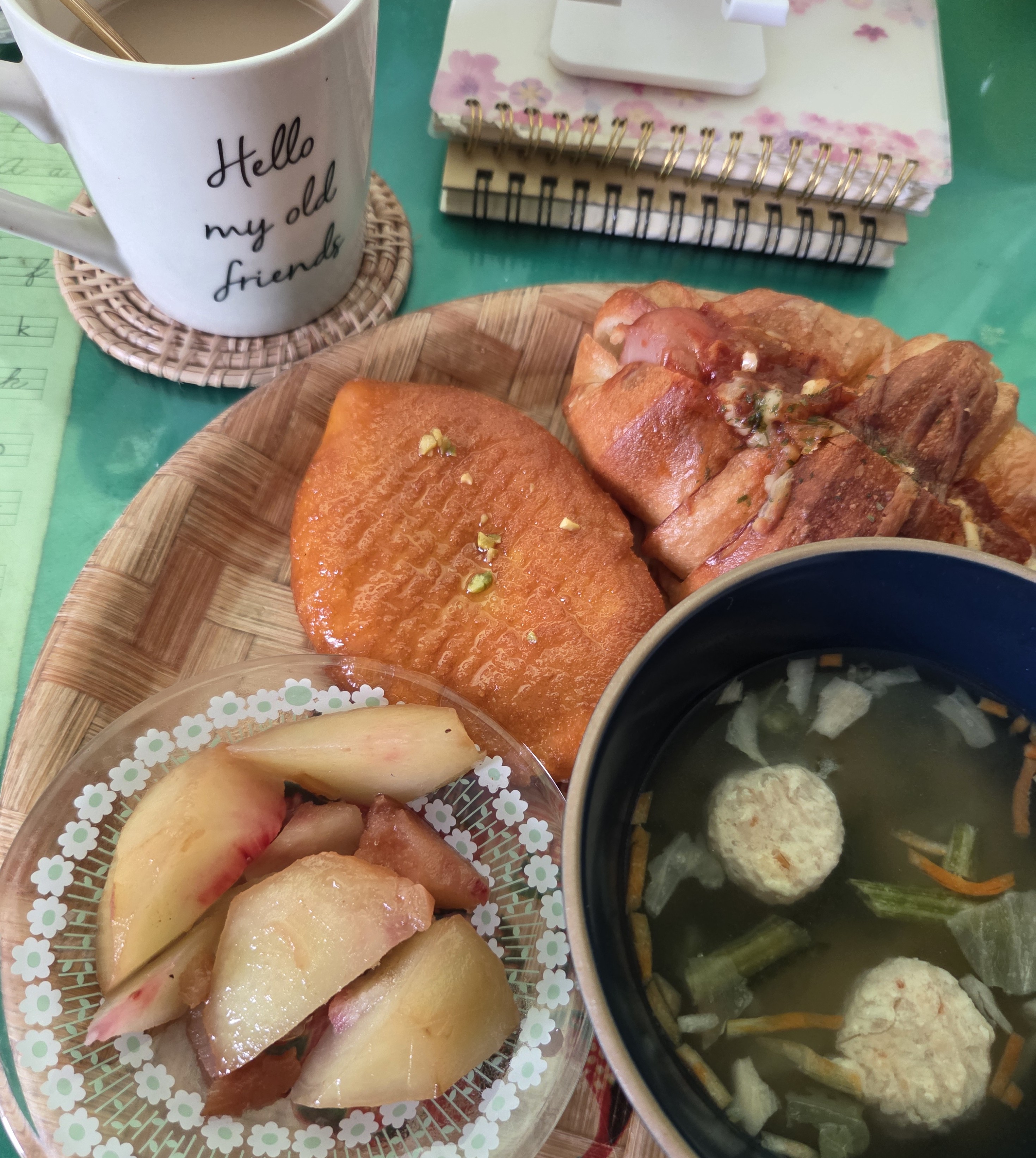 スレッドヘッダー画像: 最近は部屋に籠ってゆっくりごはん食べるのが好き｡朝ごはんいただきます🍴🙏
