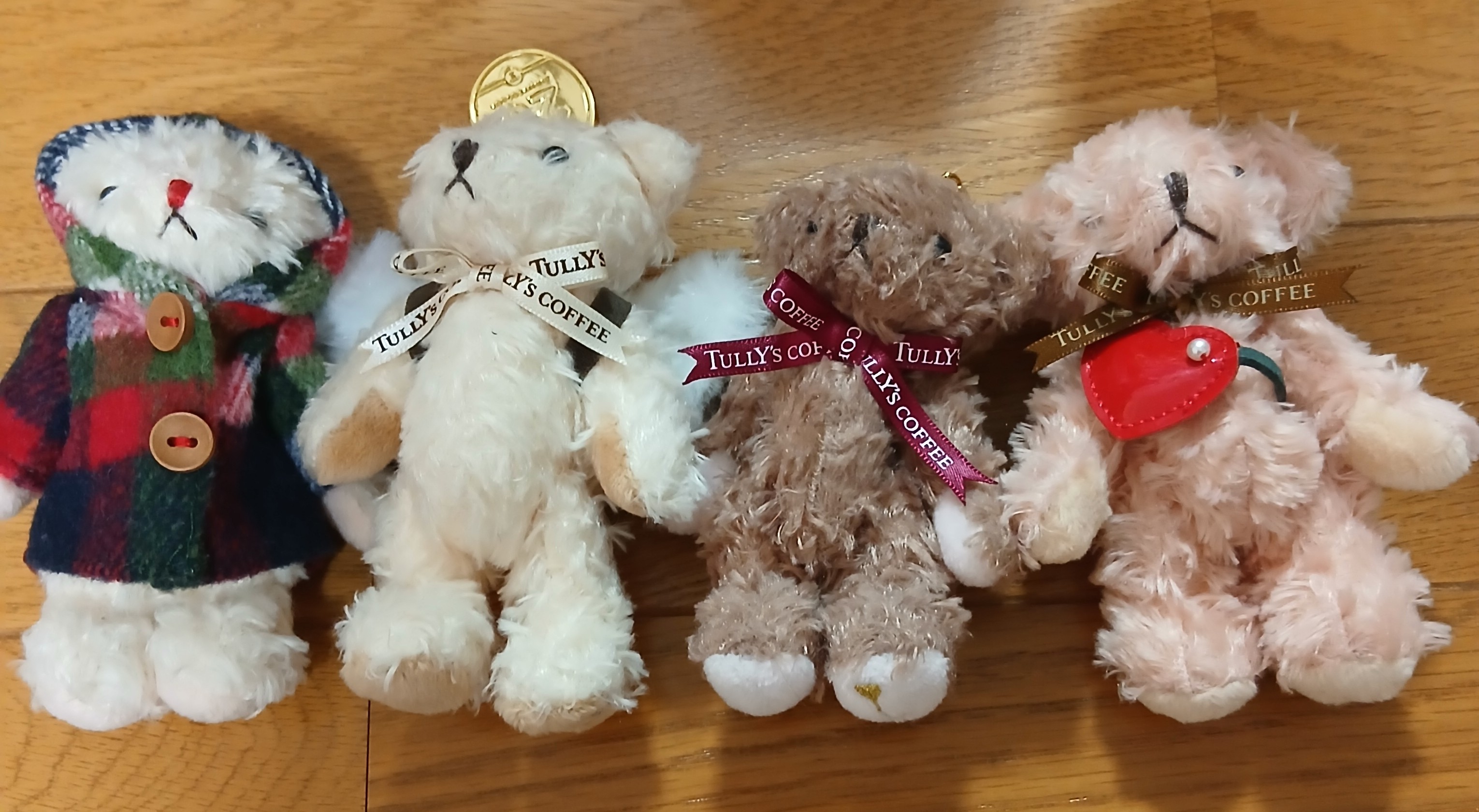 スレッドヘッダー画像: 再来週東京と舞浜プラつくのに黒のリュックで行くんだけどどのクマちゃん付けてこうかな？ちなみに私37歳おば。