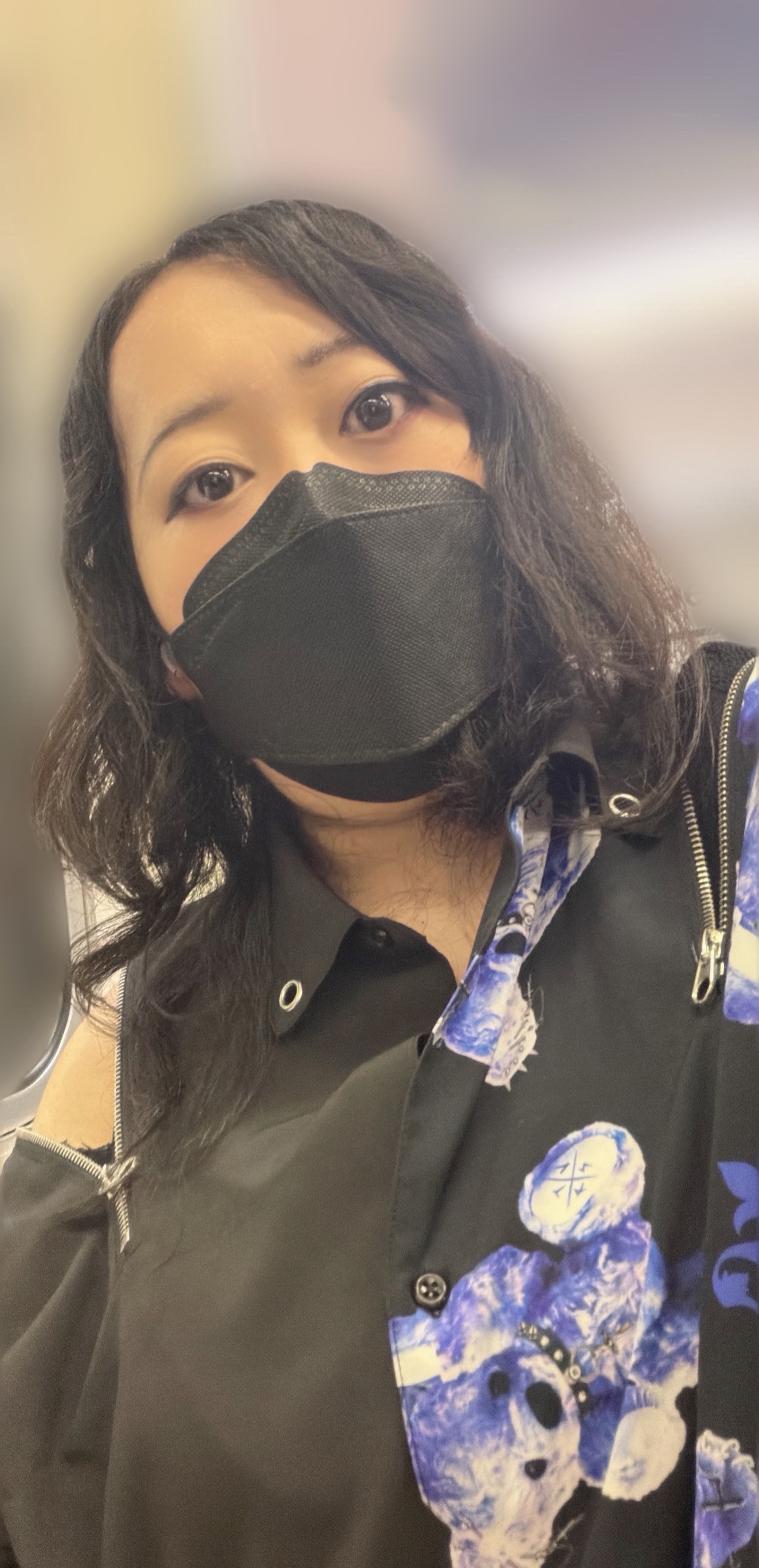 スレッドヘッダー画像: ネクタイ忘れたけど変じゃない？画像を長押ししたら全体見れます