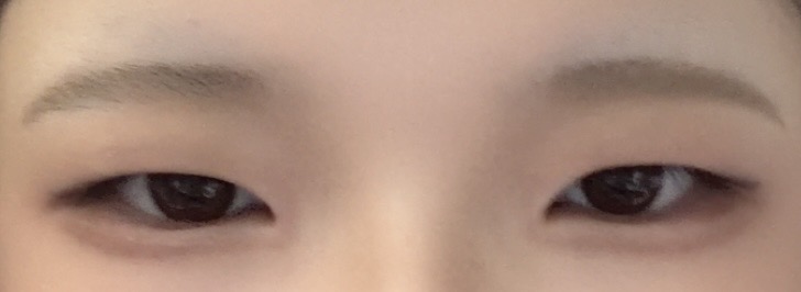 スレッドヘッダー画像: 青眉が目立つのとまつげ上がらなくて諦めて何もせずバイト行ってるのが悩み