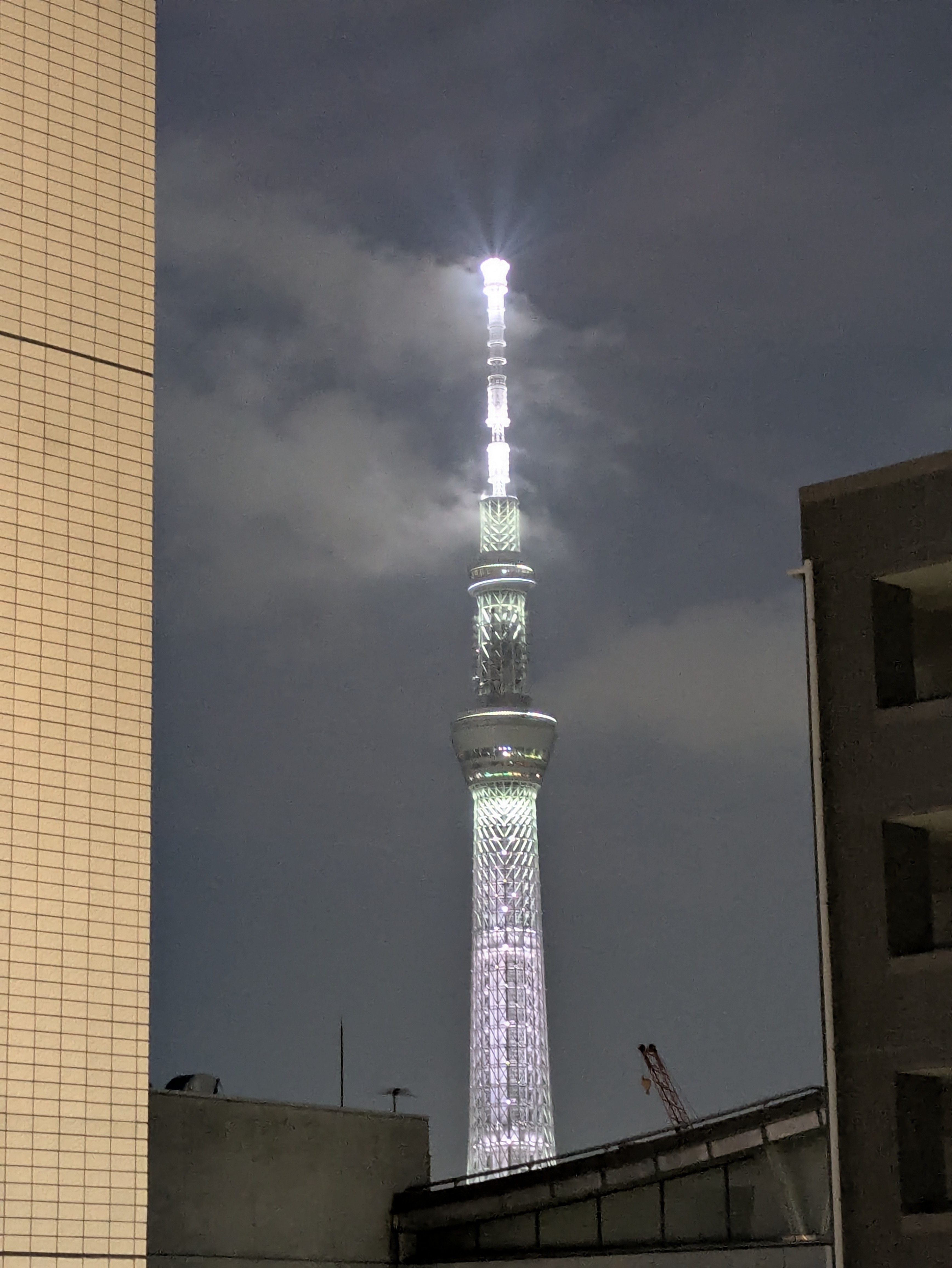 スレッドヘッダー画像: 雲が低い