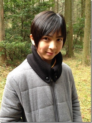 スレッドヘッダー画像: こんな感じの子が吉沢亮みたいなイケメンになるんだな、眉毛デカそう