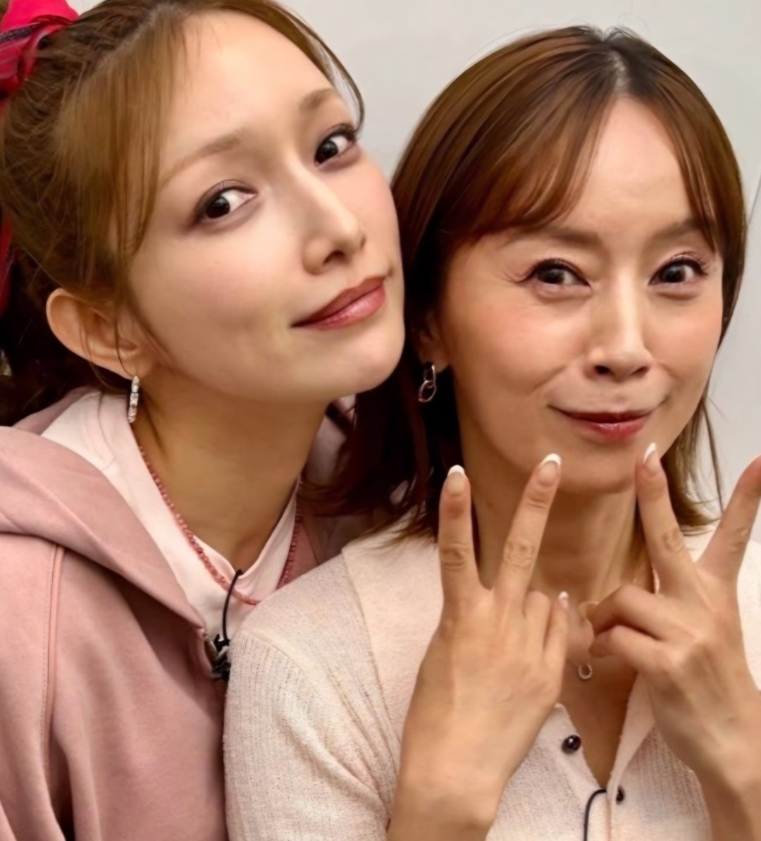 スレッドヘッダー画像: 鈴木亜美、顔どしたん？