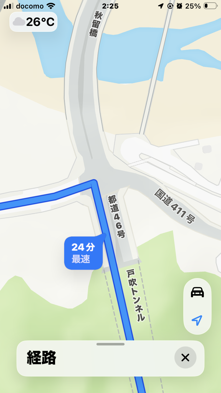 スレッドヘッダー画像: 昨日の夜運転してて、画像の左側から走ってくる→カーナビが　この信号で右折します　って言ったんだけど、暗くてよく見えなくて、トンネル入らずもう一本の道に行っちゃった。運転得意な人はこういうミスしないの？