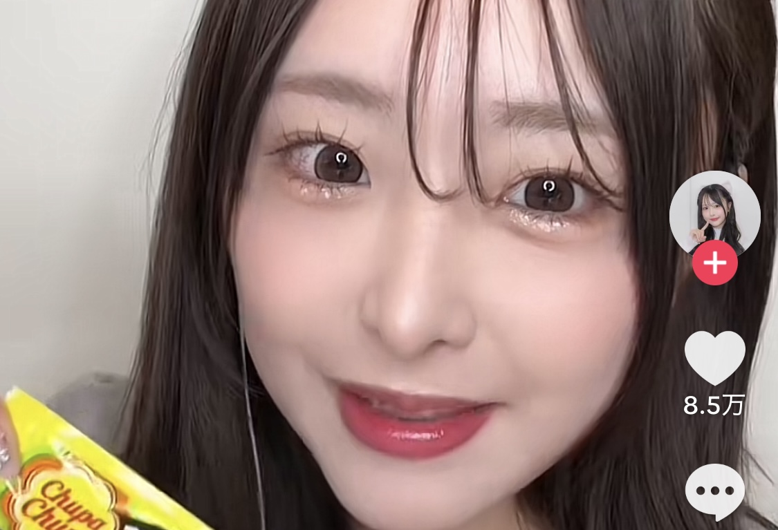 スレッドヘッダー画像: 彼氏から見るとこの子「ケバい」らしいけど私なんてつけまバチバチ、奇抜な色のアイシャドウ、ハーフ系カラコンだからマジで男の「ケバい」の基準わからんな