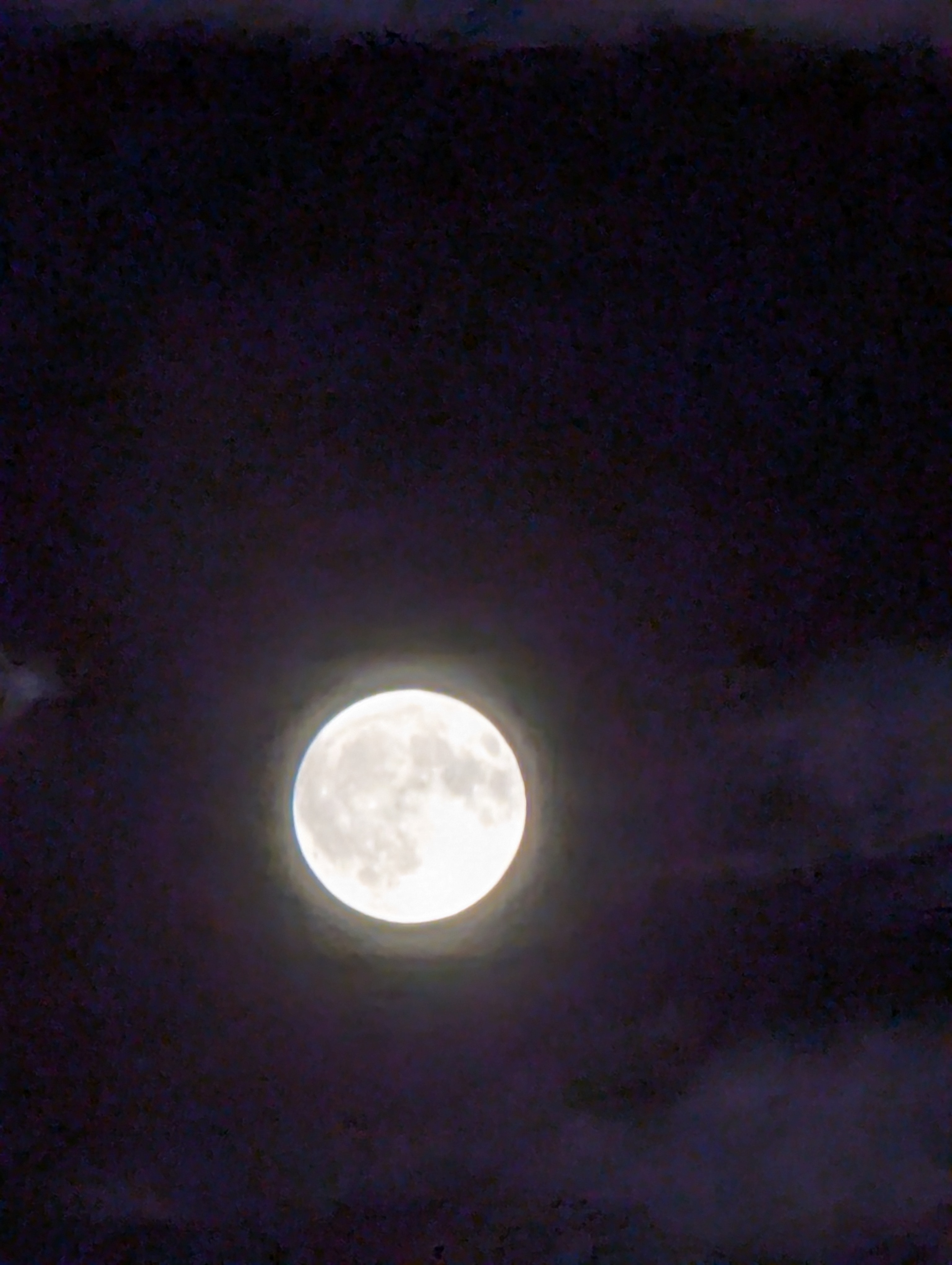 スレッドヘッダー画像: 今日は満月らしい　スマホで撮った満月の写真ドゾー🌕️